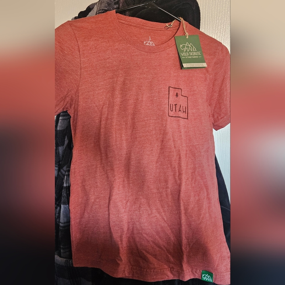 NWT Red Graphic Utah Parks Shirt